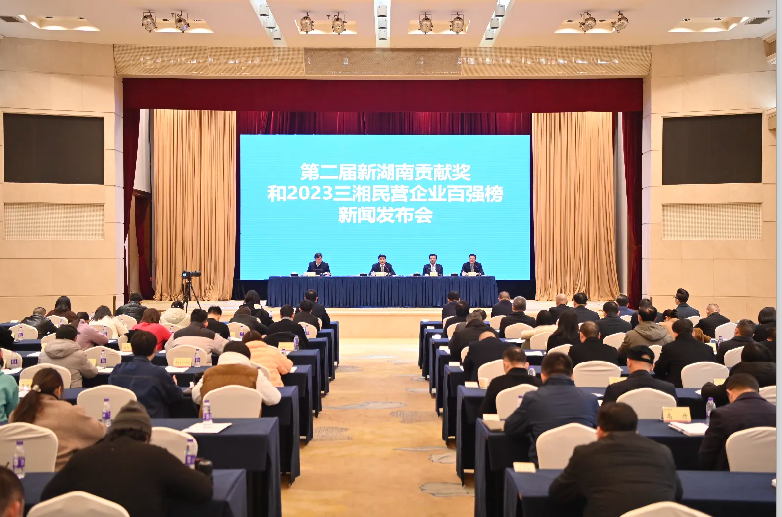 尊龙凯时官网网址智能总司理夏志宏荣获“第二届新湖南孝顺奖先进小我私家”