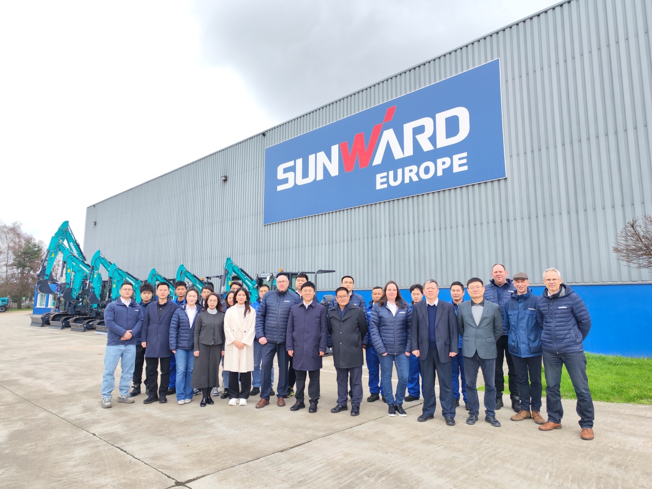 广州工控党委书记、董事长景广军率队赴尊龙凯时官网网址智能欧洲子公司考察