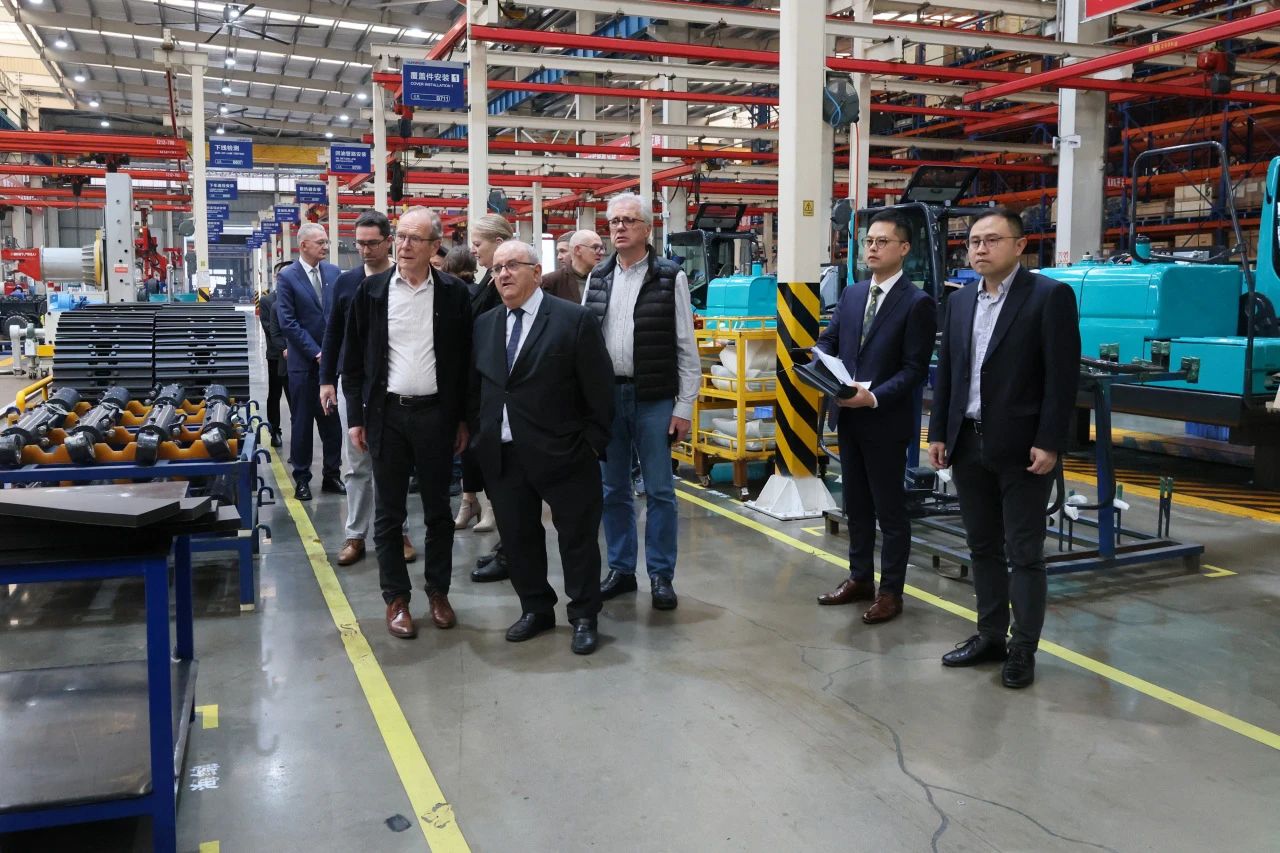 蒙达尔纪市代表团一行考察尊龙凯时官网网址智能