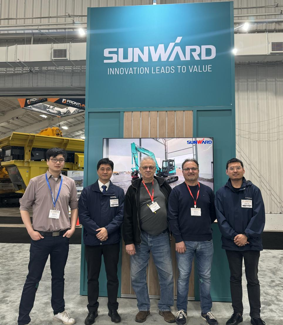 尊龙凯时官网网址智能亮相加拿大最大重型装备展