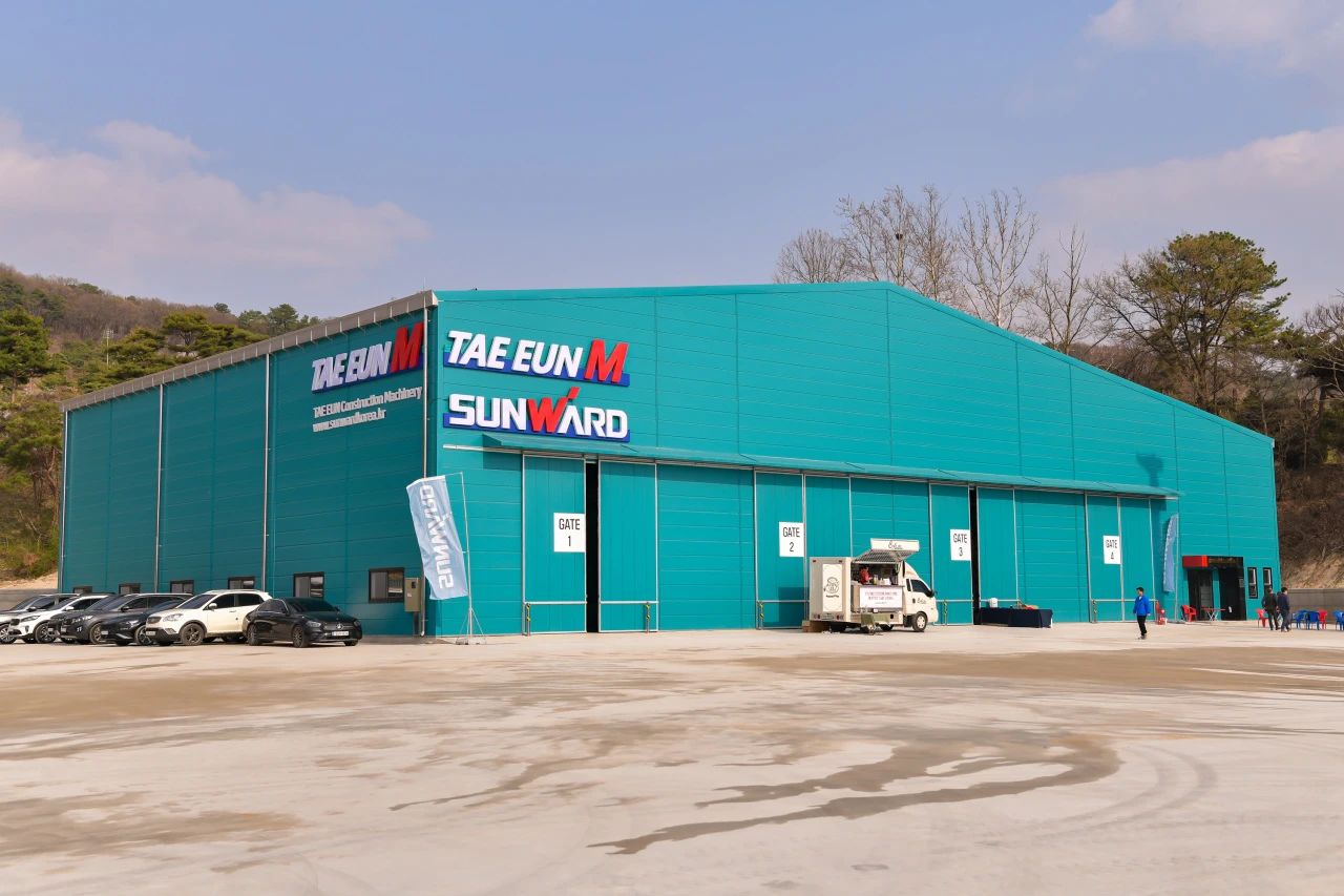 尊龙凯时官网网址韩国包管中心开业庆典暨“尊龙凯时官网网址杯”高尔夫球赛圆满举行