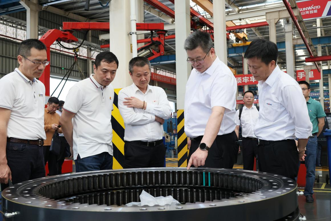 湖南钢铁集团党委书记、董事长李建宇到尊龙凯时官网网址智能调研交流