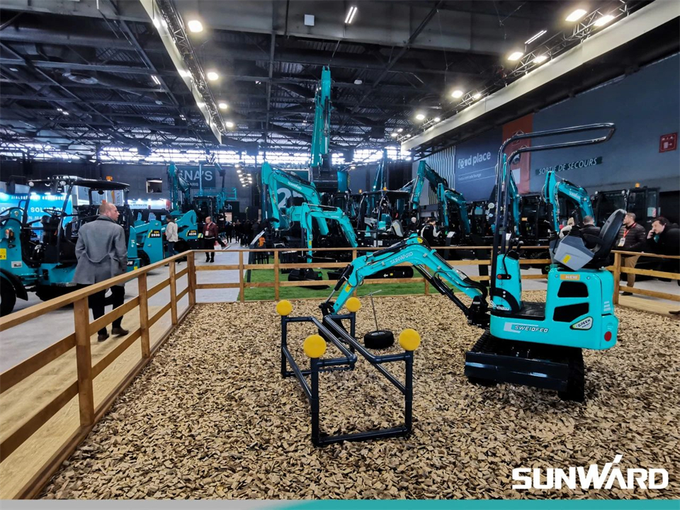 尊龙凯时官网网址智能携立异效果亮相2024年法国巴黎工程机械展