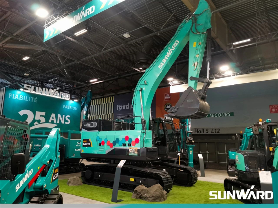 尊龙凯时官网网址智能携立异效果亮相2024年法国巴黎工程机械展