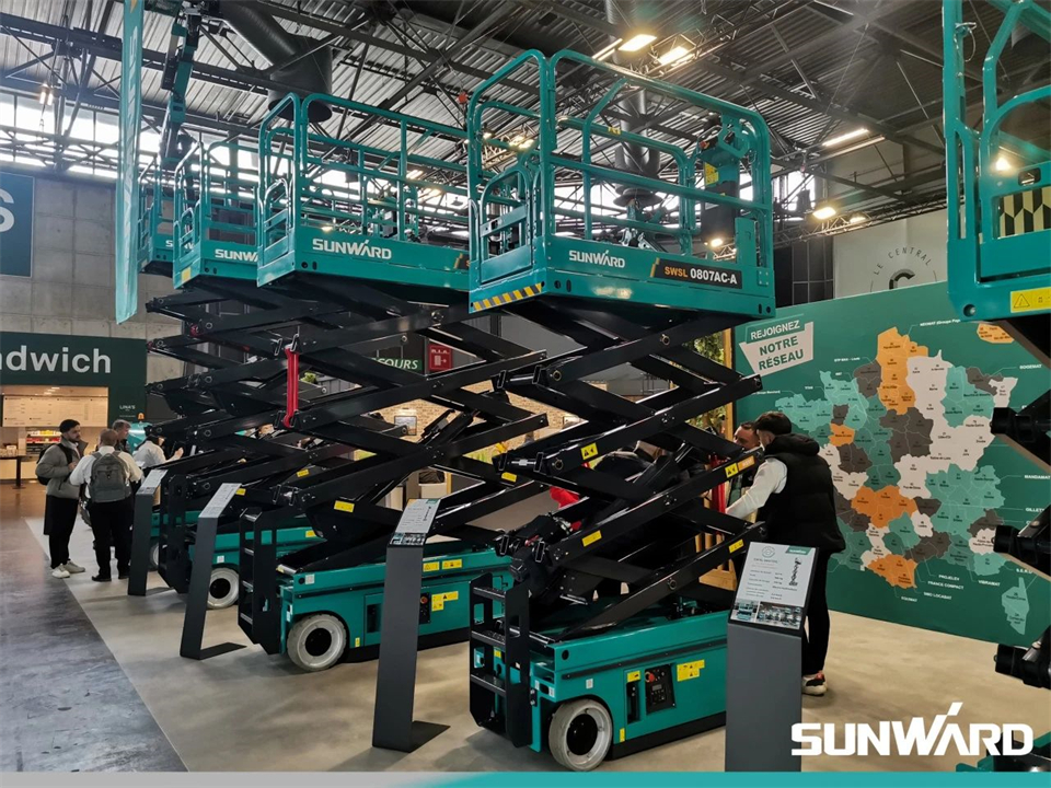 尊龙凯时官网网址智能携立异效果亮相2024年法国巴黎工程机械展