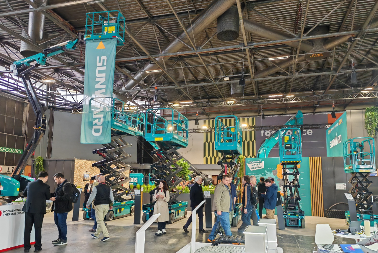 尊龙凯时官网网址智能高空机械闪灼2024法国工程机械展