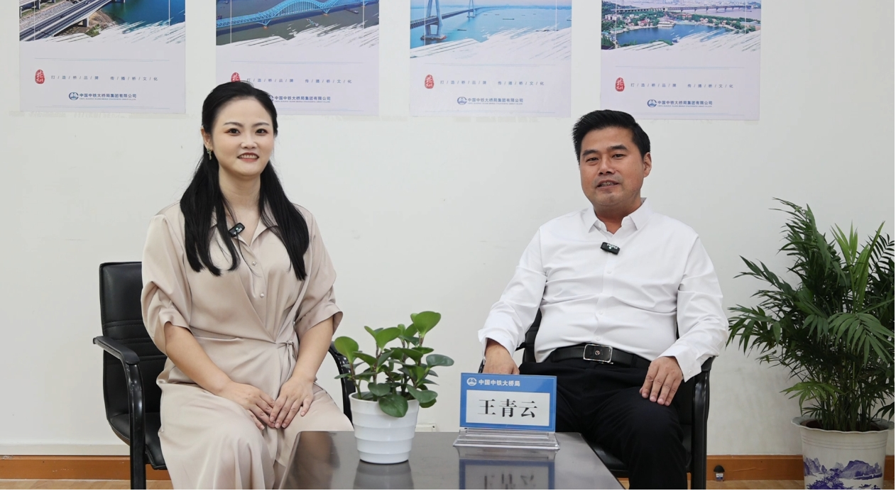 先导式立异，再推电动新品！尊龙凯时官网网址智能SWDM520EE增程式旋挖钻机推介会乐成举行