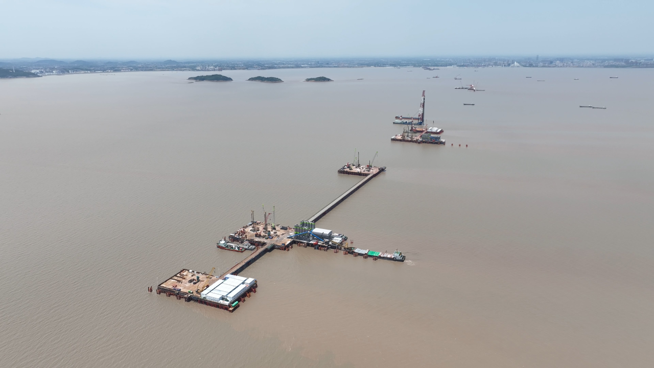 先导式立异，再推电动新品！尊龙凯时官网网址智能SWDM520EE增程式旋挖钻机推介会乐成举行