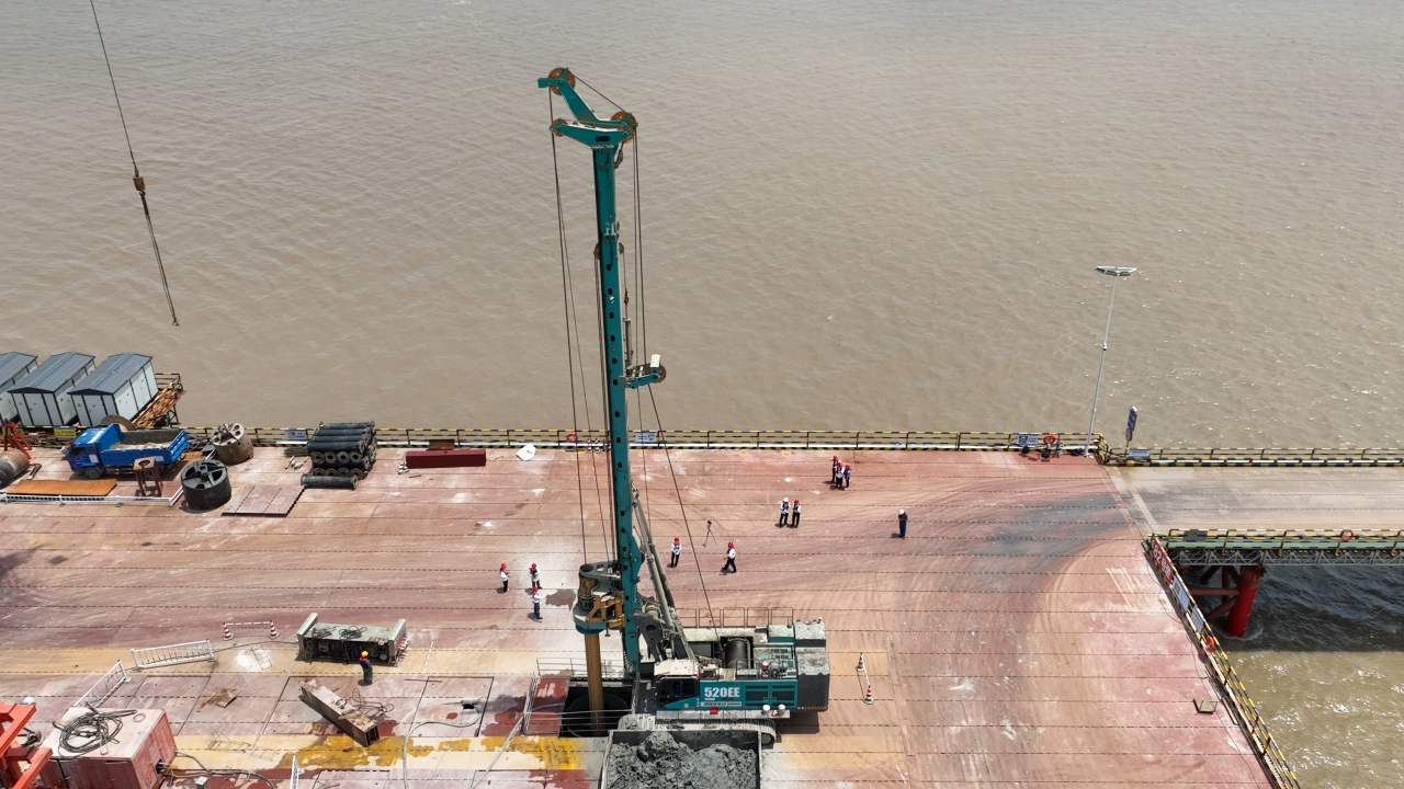 先导式立异，再推电动新品！尊龙凯时官网网址智能SWDM520EE增程式旋挖钻机推介会乐成举行