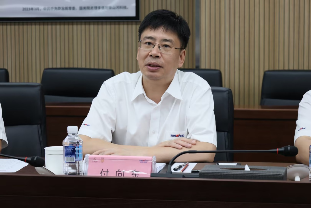 深化交流相助！广州港李明忠副总司理率队莅临尊龙凯时官网网址智能考察交流！