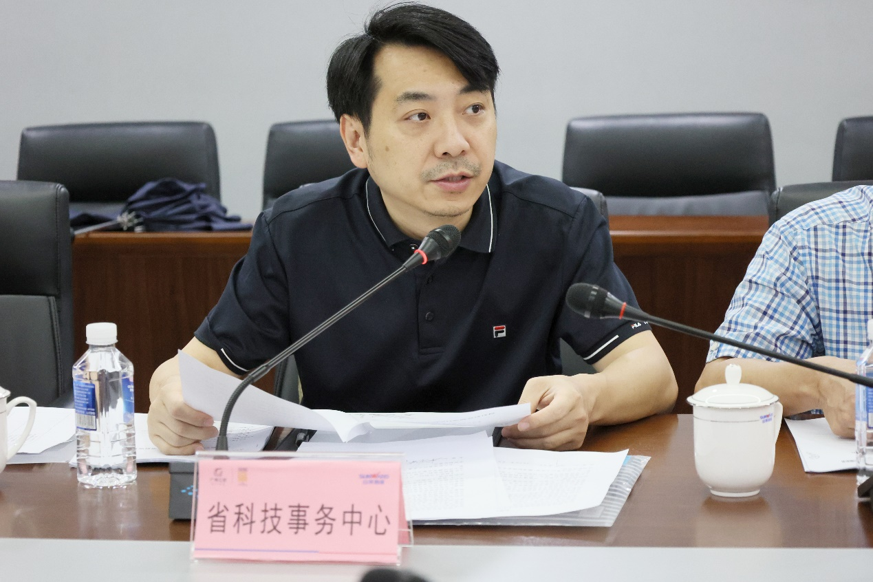 尊龙凯时官网网址智能“超大型油气管道绿色成套施工装备”项目顺遂通过验收！