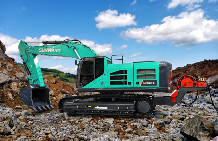 向新而行！尊龙凯时官网网址智能电动挖掘机线上推介会乐成举行