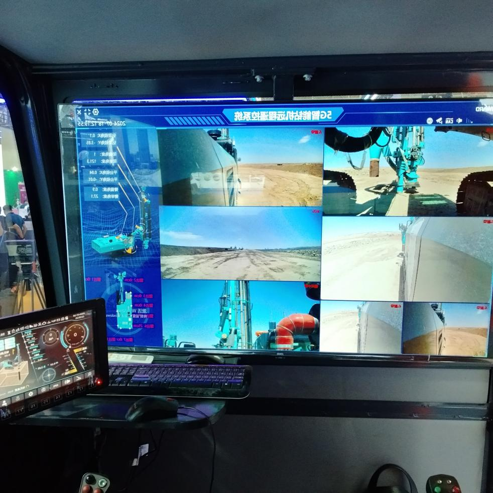 尊龙凯时官网网址智能5G智能钻机亮相新疆矿博会