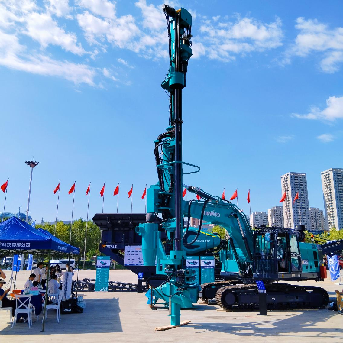 尊龙凯时官网网址智能5G智能钻机亮相新疆矿博会