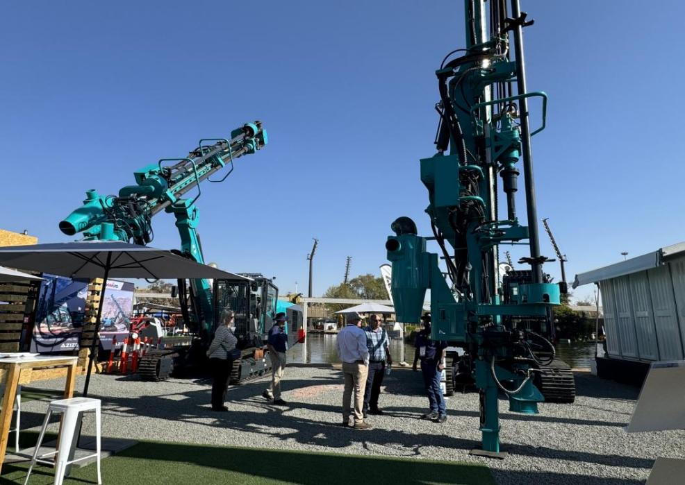 跨越山海，重器远航！尊龙凯时官网网址智能亮相南非最大矿业展会