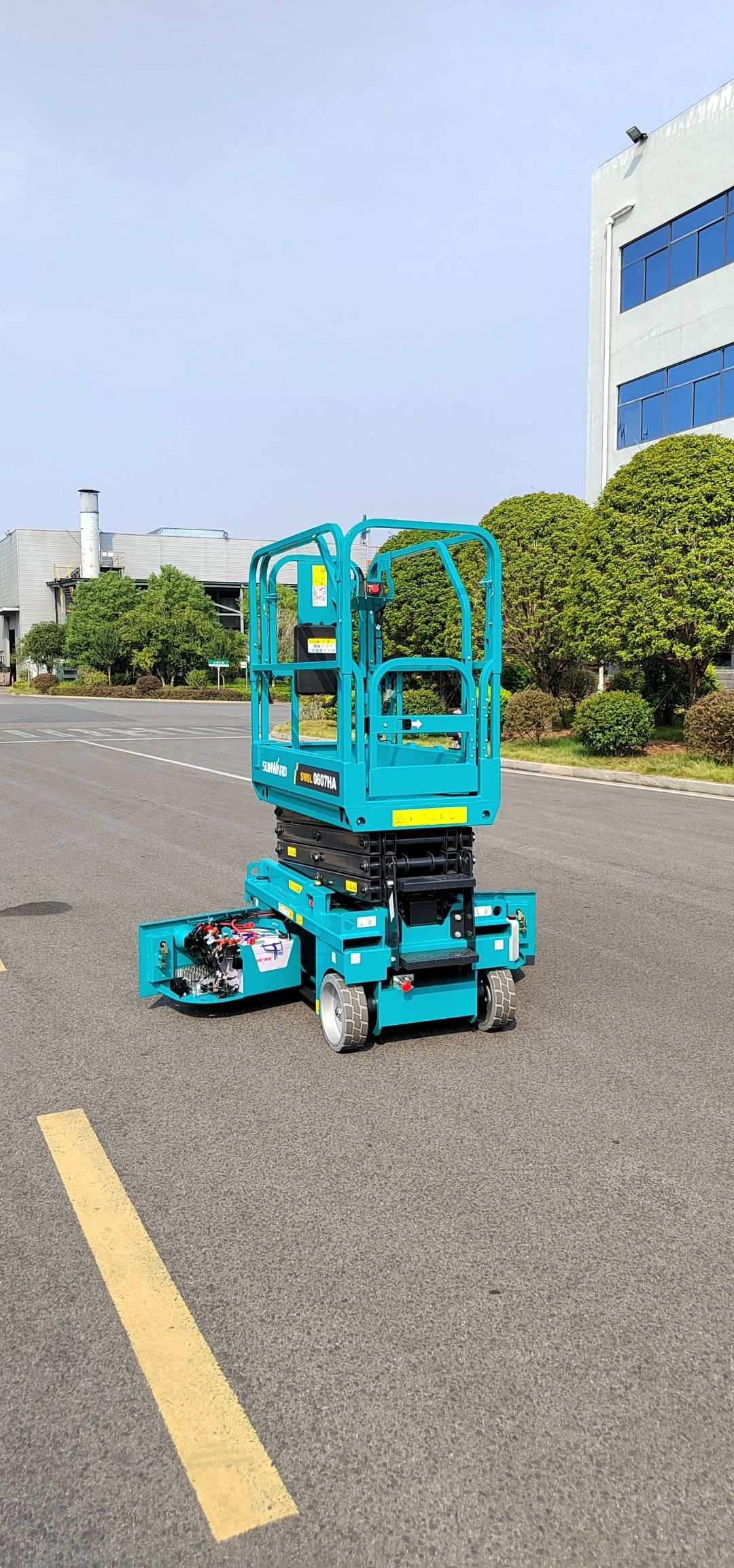 向“新”而行！尊龙凯时官网网址智能又一款电动液驱剪叉式高空作业平台宣布