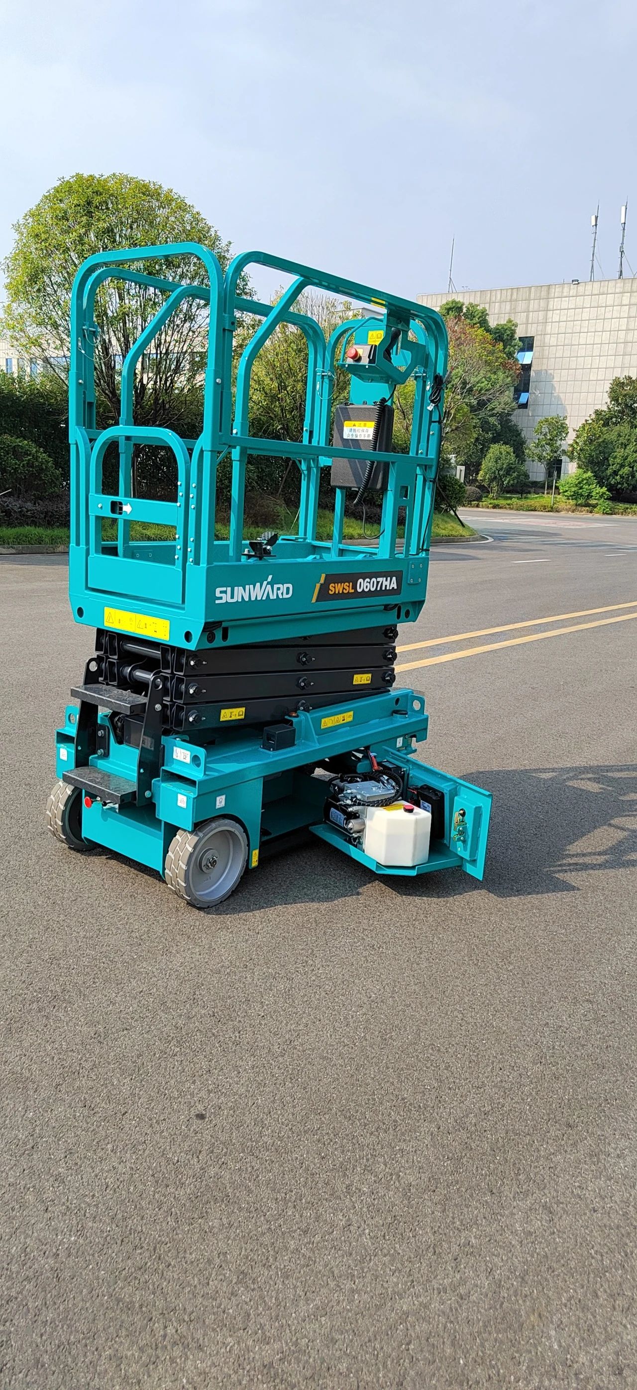 向“新”而行！尊龙凯时官网网址智能又一款电动液驱剪叉式高空作业平台宣布