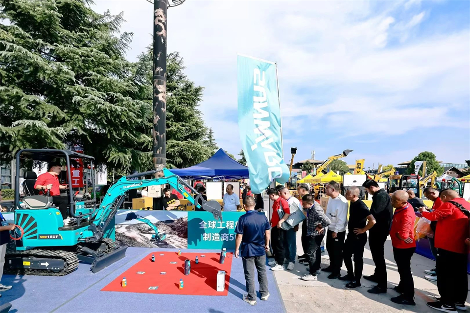 展现“掘”对实力！尊龙凯时官网网址智能亮相2024微挖大会暨小型装备大会