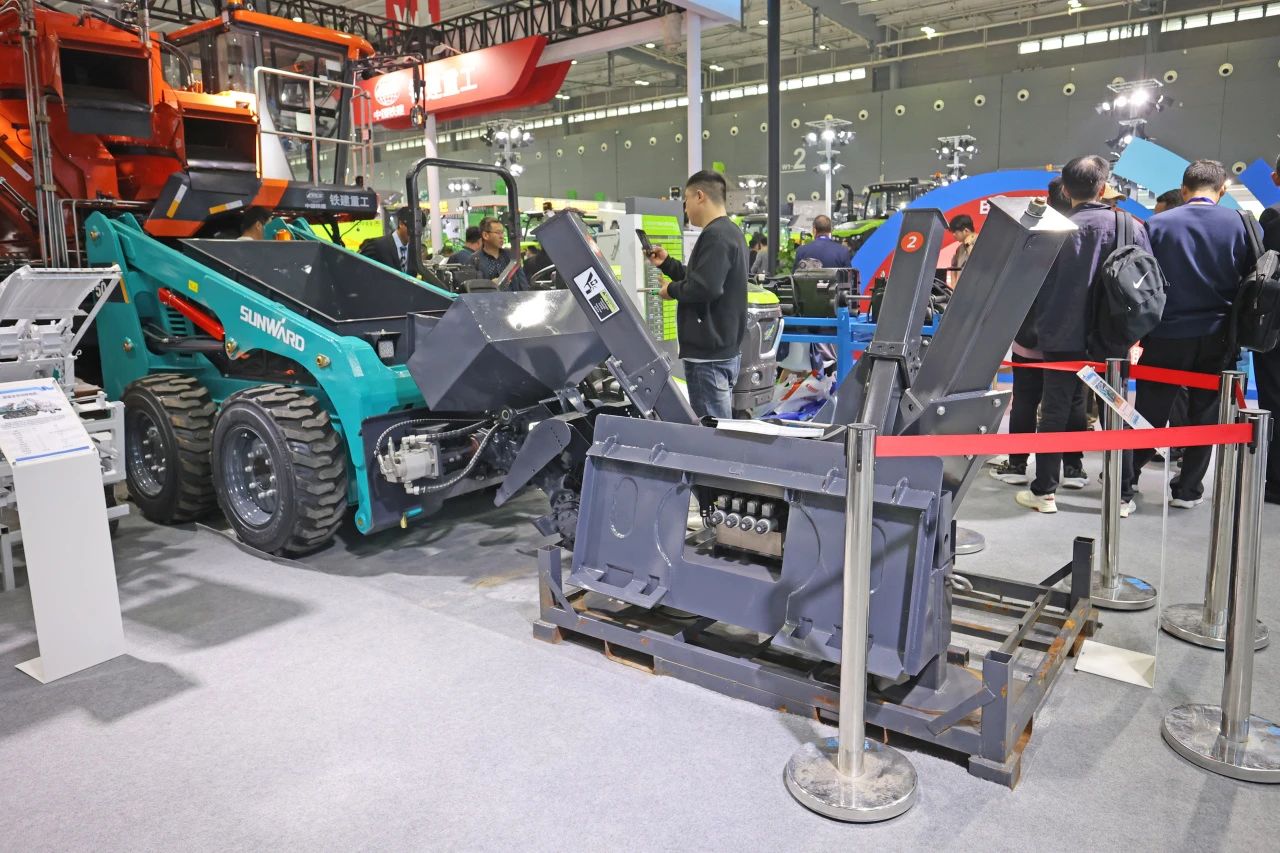 聚焦智能化、无人化！尊龙凯时官网网址智能携多款产品亮相2024中国国际农业机械展