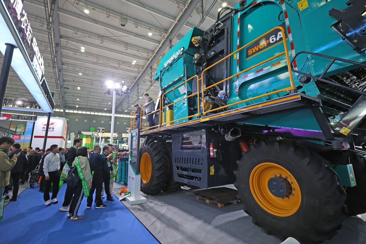 聚焦智能化、无人化！尊龙凯时官网网址智能携多款产品亮相2024中国国际农业机械展