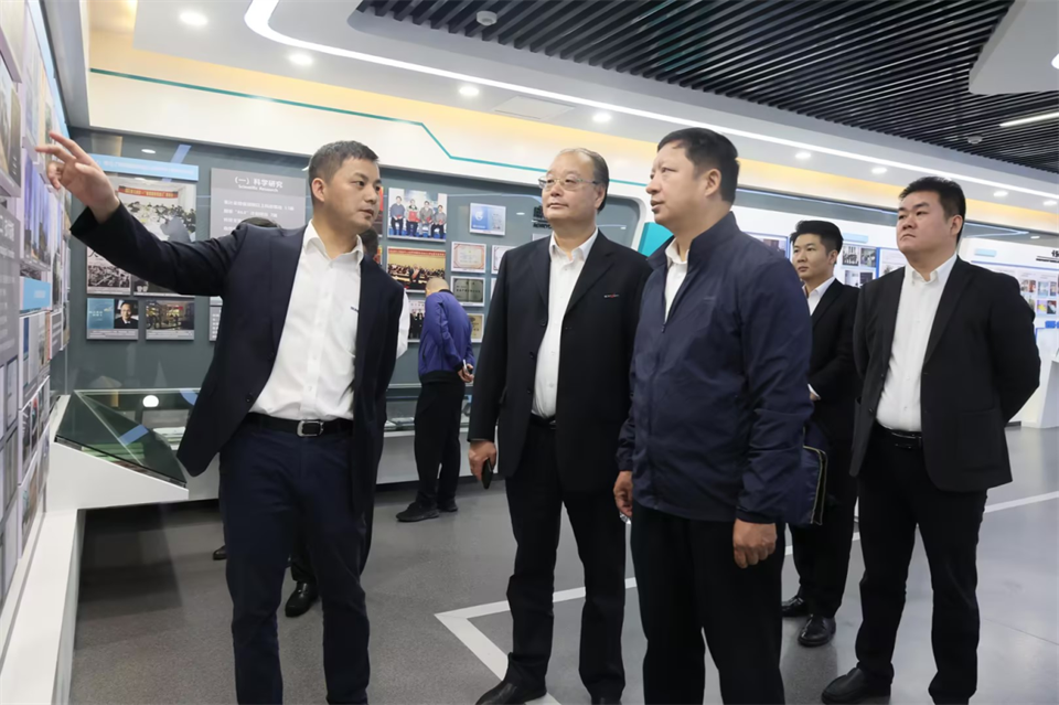 同船出海，共赢未来！中铁九局副总司理刘峻峰一行到访尊龙凯时官网网址智能