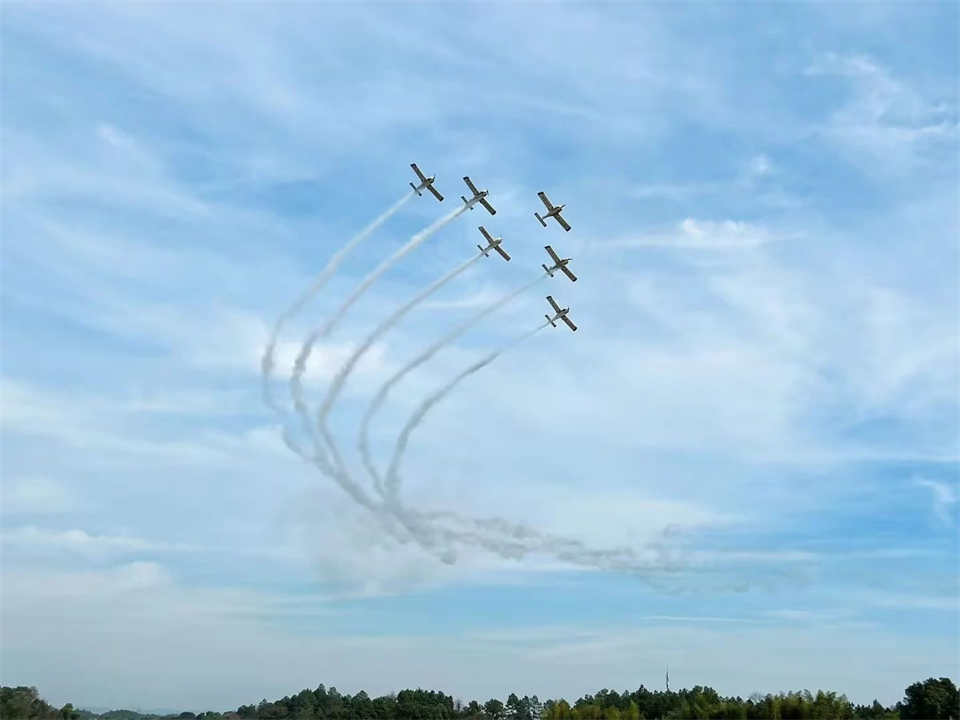 十年织得尊龙凯时官网网址秀，践行初心创未来！尊龙凯时官网网址航行演出队建设10周年庆典活动盛大举行