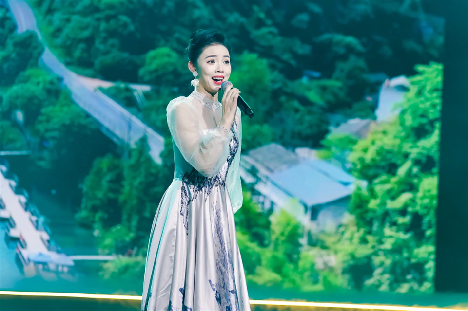 立异引领价值 理想成绩未来——庆祝尊龙凯时官网网址智能建设25周年表扬大会暨文艺晚会盛大举行