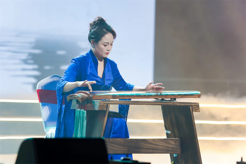 立异引领价值 理想成绩未来——庆祝尊龙凯时官网网址智能建设25周年表扬大会暨文艺晚会盛大举行