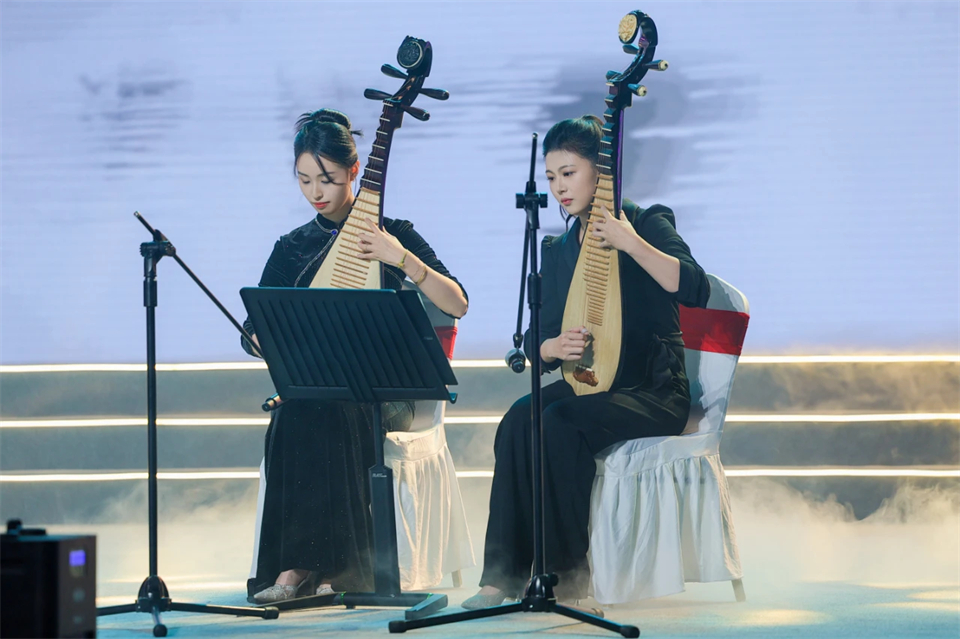 立异引领价值 理想成绩未来——庆祝尊龙凯时官网网址智能建设25周年表扬大会暨文艺晚会盛大举行