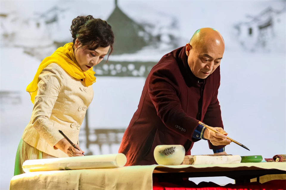 立异引领价值 理想成绩未来——庆祝尊龙凯时官网网址智能建设25周年表扬大会暨文艺晚会盛大举行