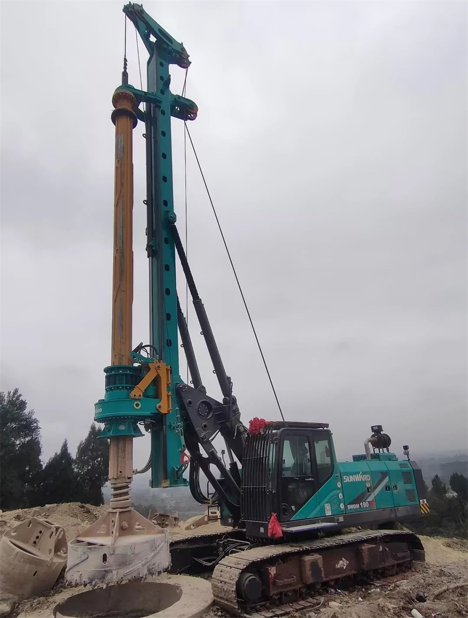 尊龙凯时官网网址智能举行电塔桩手艺立异交流会，为电力基础设施建设注入新动力