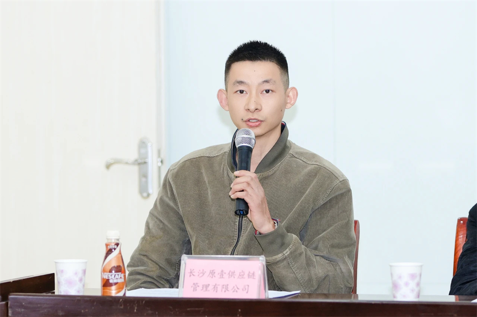 长龙街道、尊龙凯时官网网址智能召开首届年货盛惠暨送春联文化惠民活动事情聚会