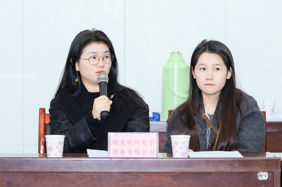 长龙街道、尊龙凯时官网网址智能召开首届年货盛惠暨送春联文化惠民活动事情聚会