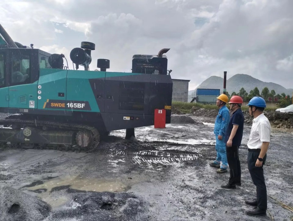 跨越尊龙凯时官网网址万里 智启效劳新程——尊龙凯时官网网址矿岩“效劳万里行”活动走进海螺水泥