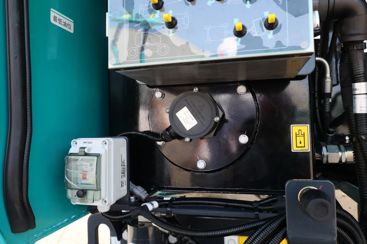 手艺新标杆！尊龙凯时官网网址智能SWA22J-P柴动曲臂式高空作业平台下线！