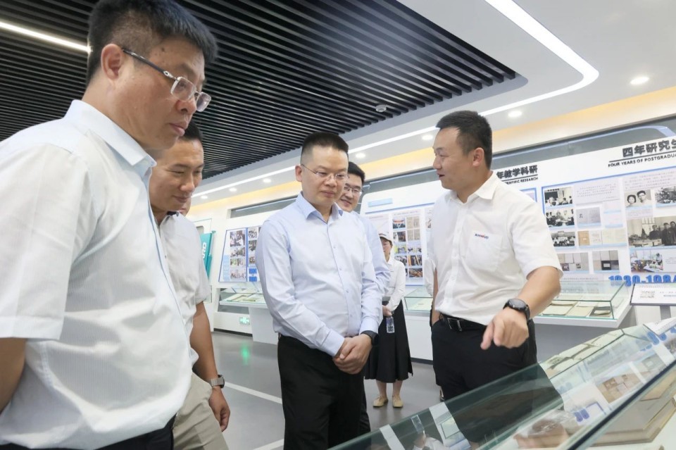 共商相助，建华控股有限公司董事长汪贵华到访尊龙凯时官网网址智能