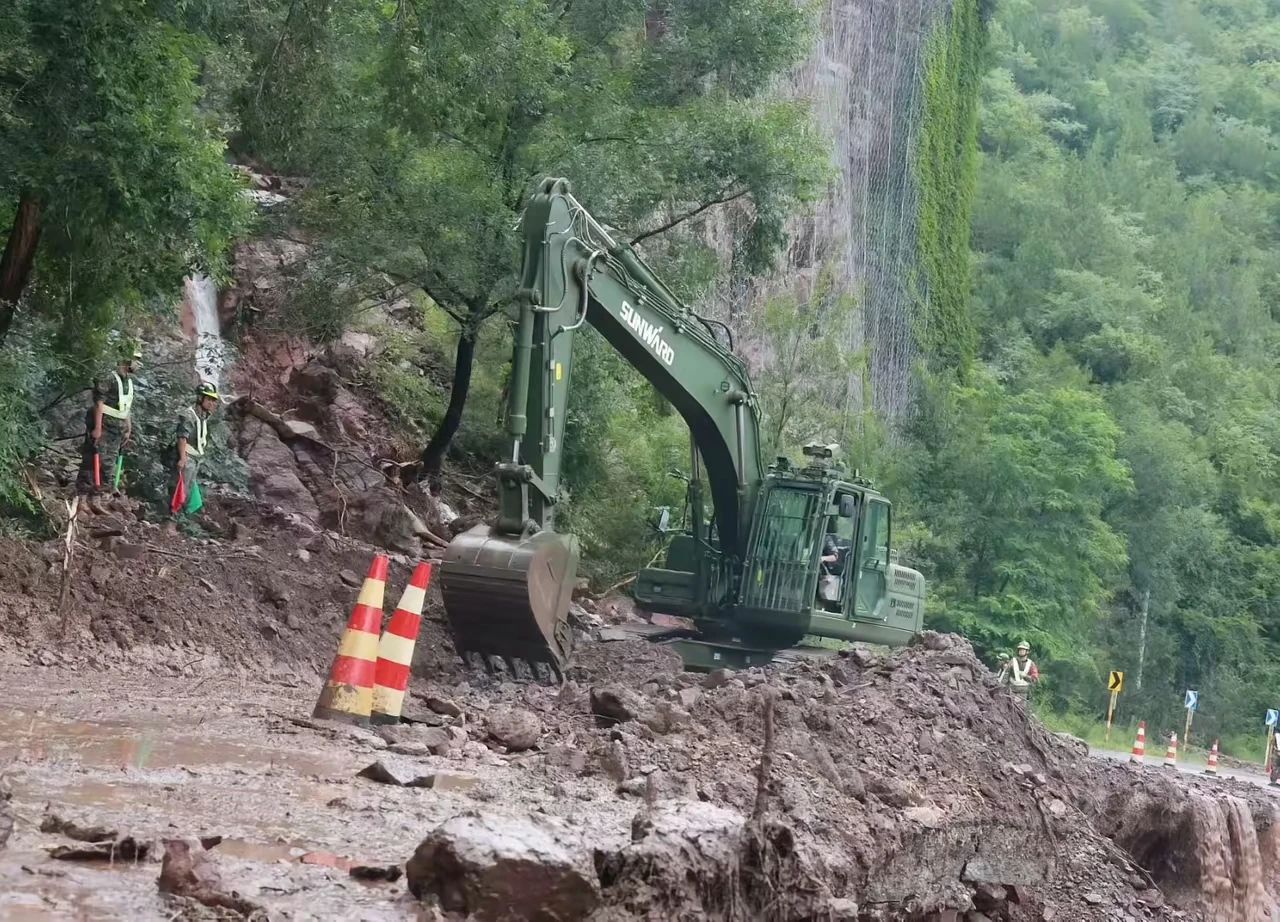 关注！尊龙凯时官网网址智能应抢救援装备助力武警冲锋北京暴雨抢险救灾一线！