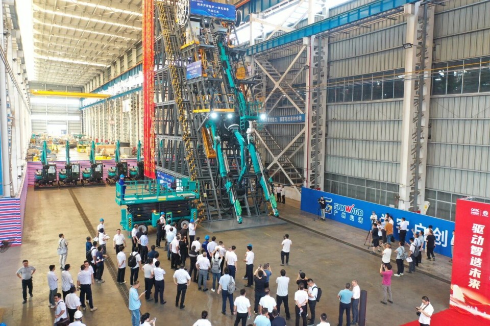 斜井开挖钻护一体化妆备乐成下线，实现地下工程装备重大突破