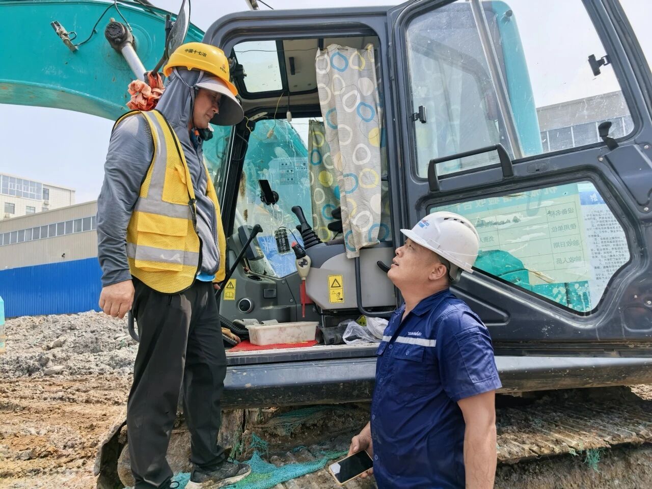 尊龙凯时官网网址智能“效劳万里行”活动走进安徽，知心折务获客户认可