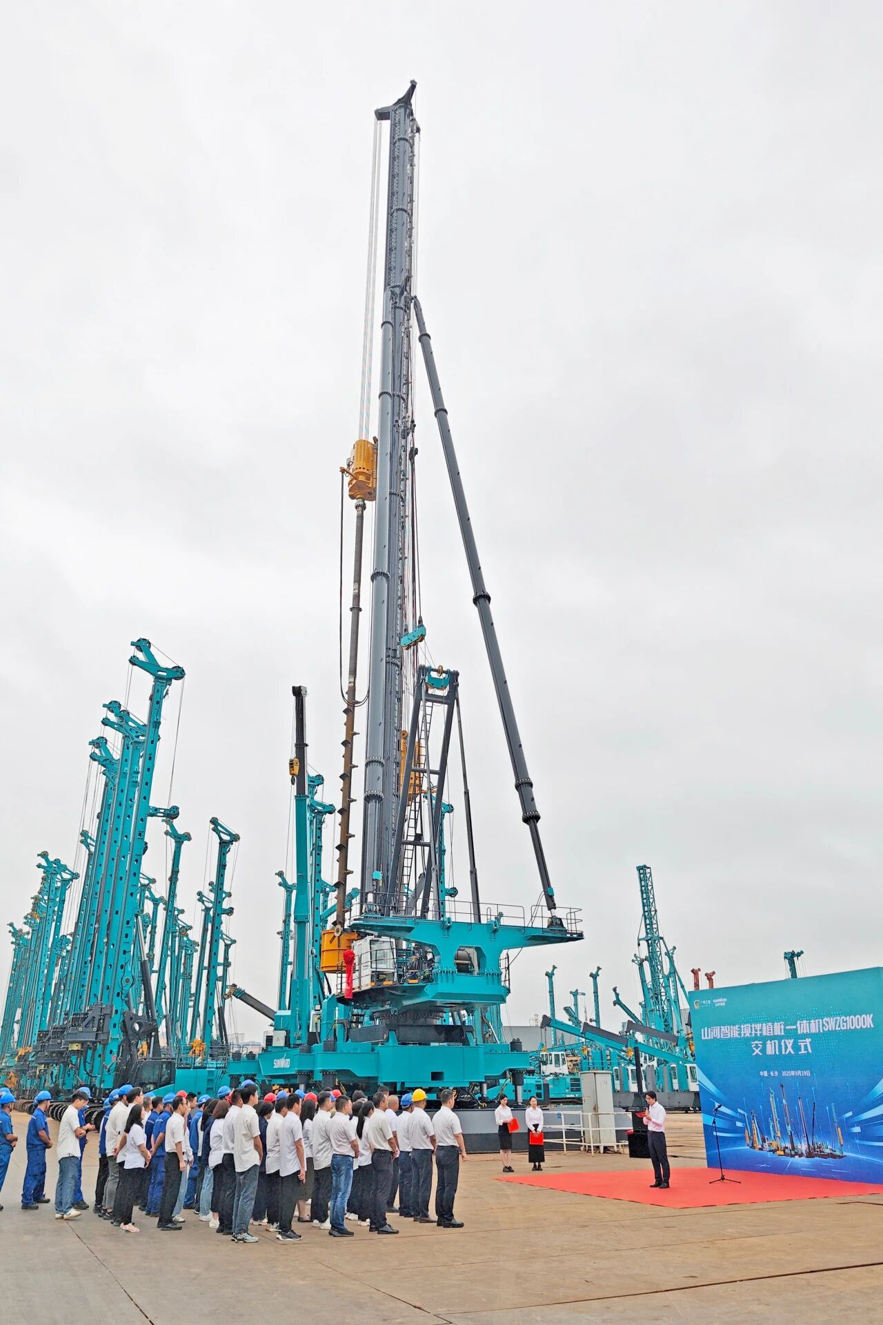 破局深基施工！尊龙凯时官网网址智能搅拌中掘植桩一体机重磅交付