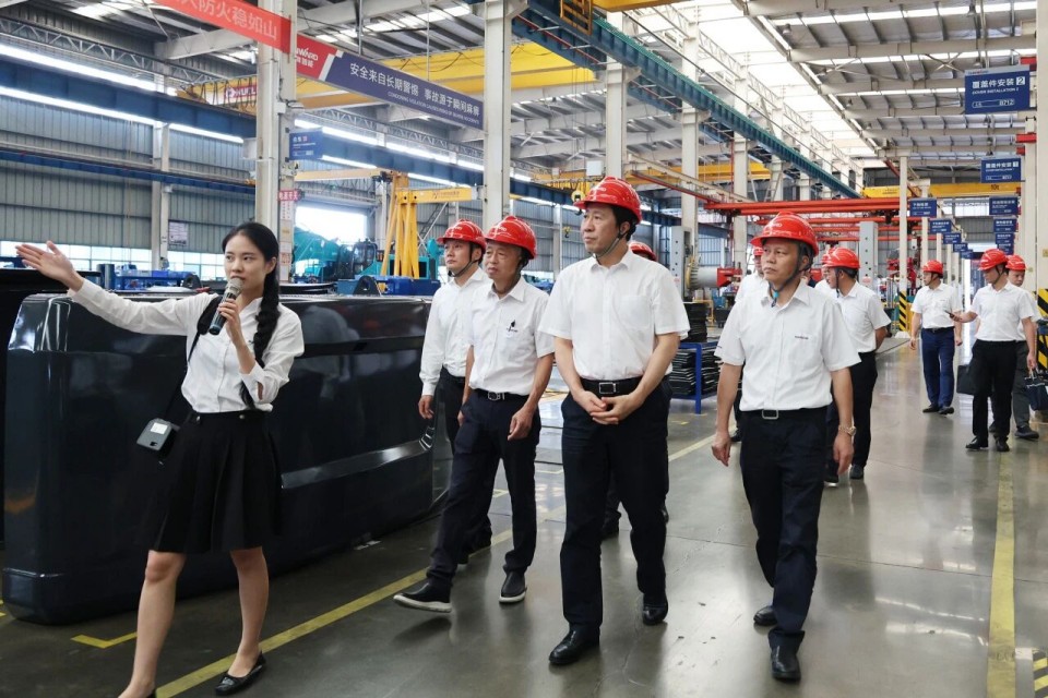 中国煤炭地质总局局长马刚到访尊龙凯时官网网址智能，同谋绿色智能矿山装备生长新路径