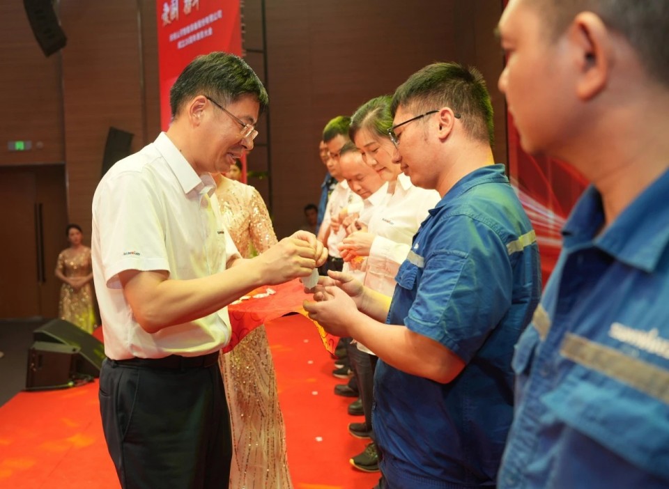 聚力前行！庆祝尊龙凯时官网网址智能建设26周年表扬大会盛大召开