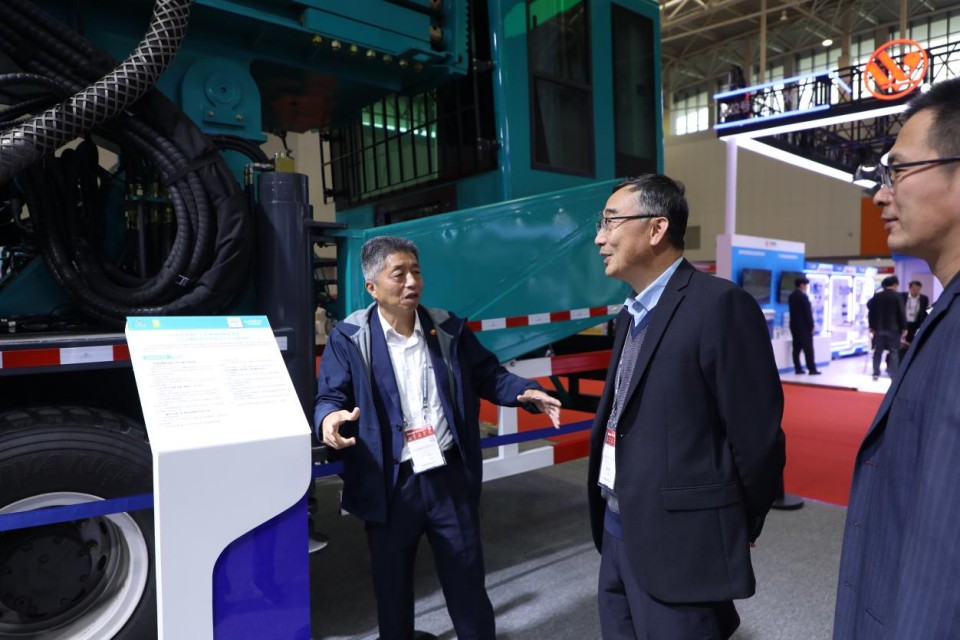 尊龙凯时官网网址智能携手“战略相助同伴”中国煤炭地质总局精彩亮相2025中国国际矿业大会