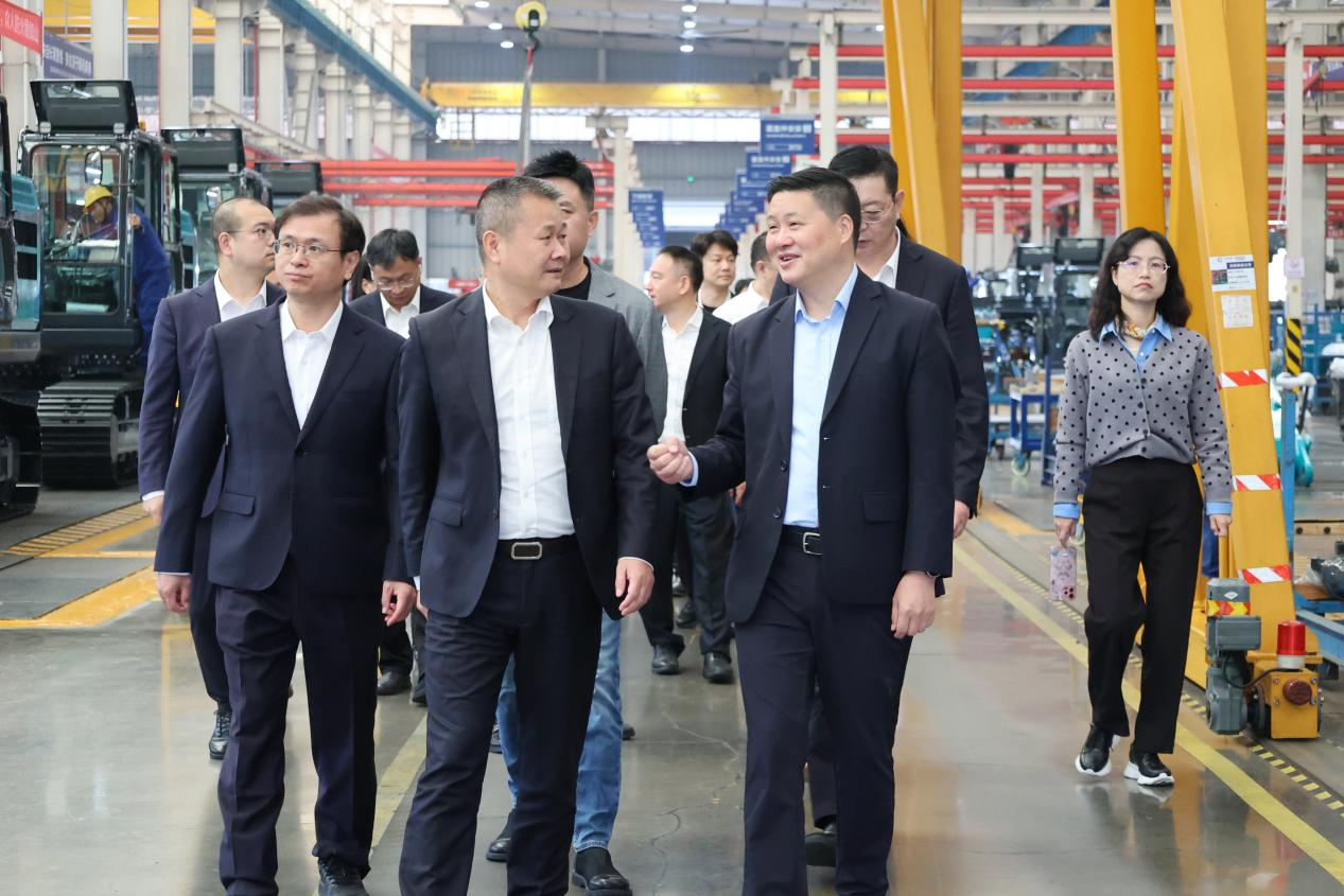 厦门海翼集团总司理金中权到访尊龙凯时官网网址智能