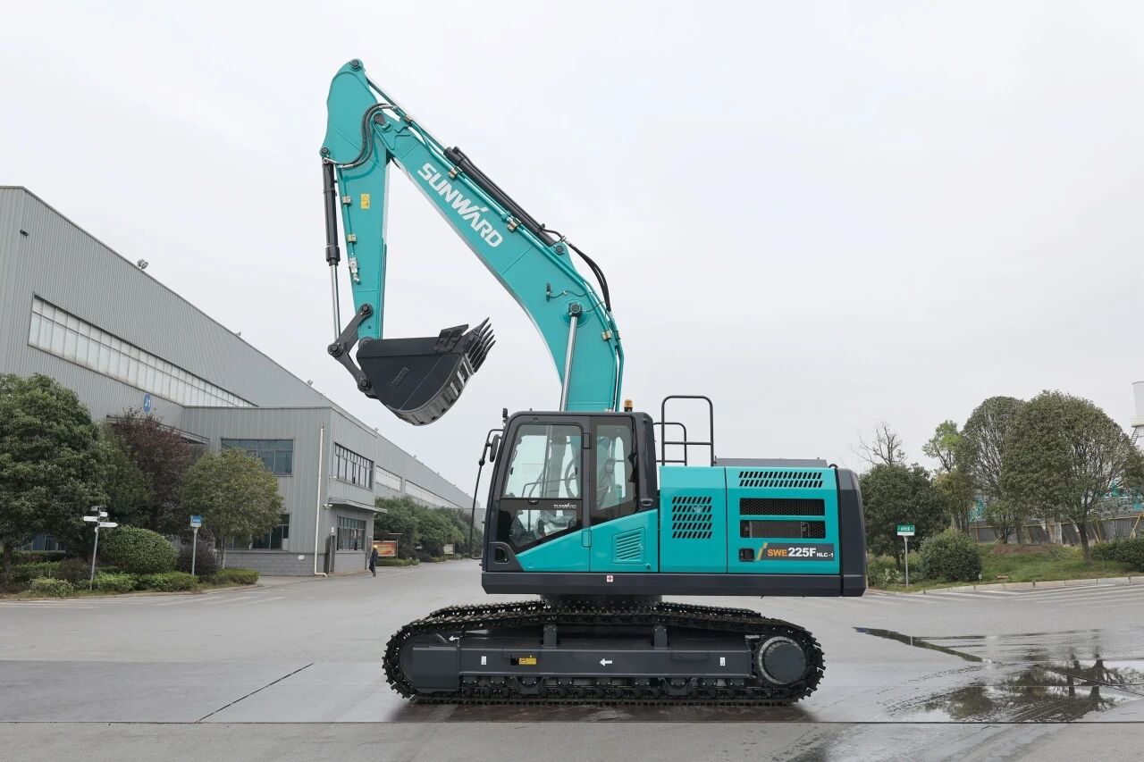 “双子星”闪灼！尊龙凯时官网网址智能两款履带式液压挖掘机乐成下线