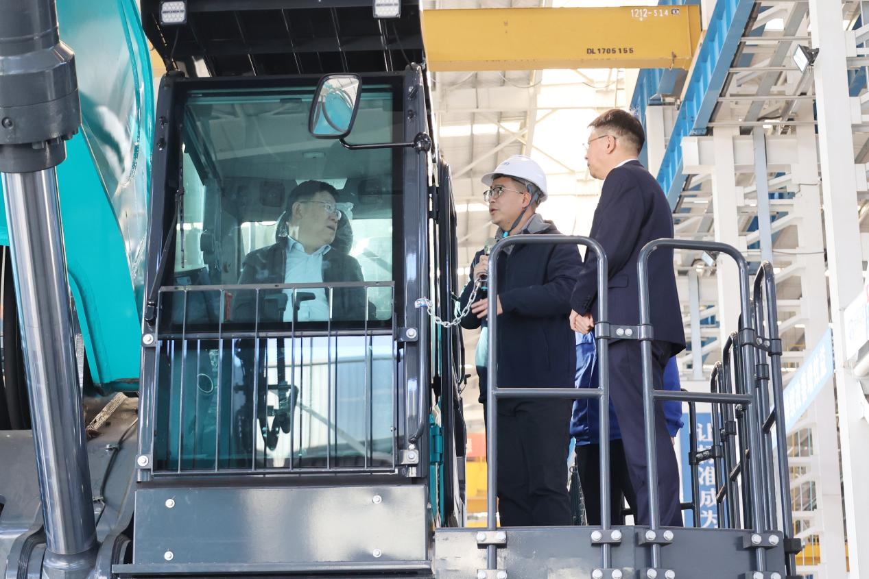 新矿投资集团党委书记、董事长王漠到访尊龙凯时官网网址智能