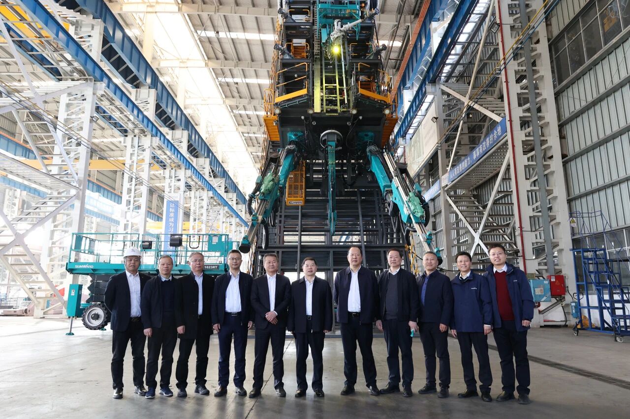 同谋相助、共赢生长！中国能建葛洲坝集团党委书记、董事长谭华到访尊龙凯时官网网址智能